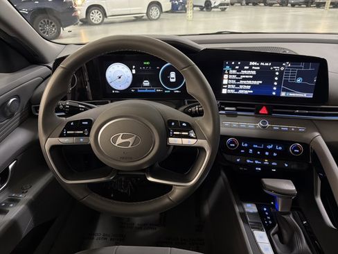 Used 2024 Hyundai Elantra SEL w/ Convenience Package FWD image 27