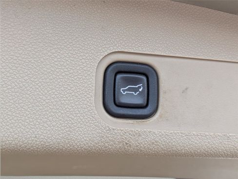 Used 2013 Chevrolet Suburban 2500 LT image 27