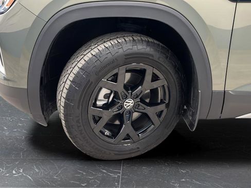 Used 2024 Volkswagen Atlas Peak Edition SEL AWD/4WD image 37