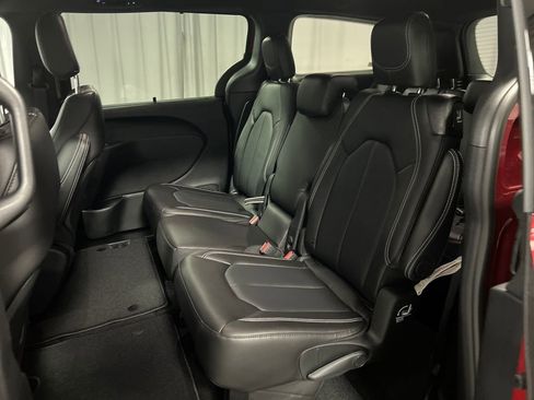 New 2026 Chrysler Pacifica Select image 21