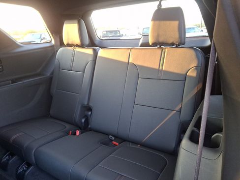 Used 2023 Chevrolet Traverse RS w/ LPO, Floor Liner Package AWD/4WD image 9