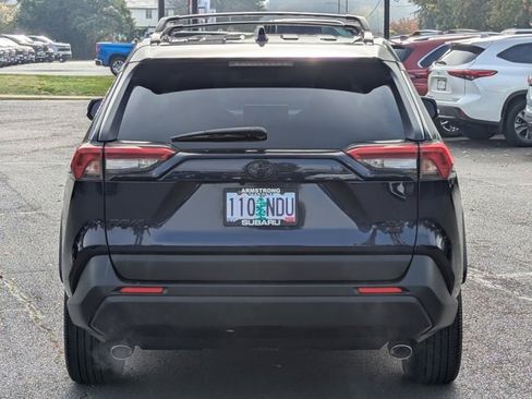 Used 2022 Toyota RAV4 XLE Premium image 4