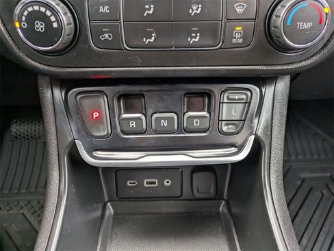 Used 2020 GMC Terrain SLE image 12