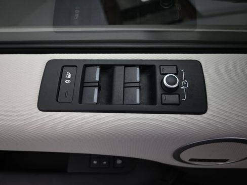Used 2021 Land Rover Discovery HSE R-Dynamic AWD/4WD image 23