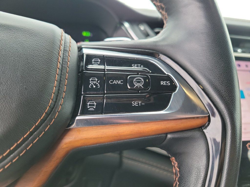 Used 2023 Jeep Grand Cherokee Summit AWD/4WD image 24