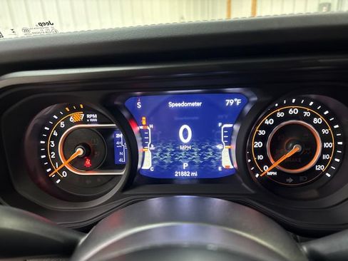 Used 2024 Jeep Wrangler Unlimited Rubicon AWD/4WD image 16