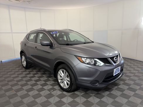 Used 2017 Nissan Rogue Sport SV image 3