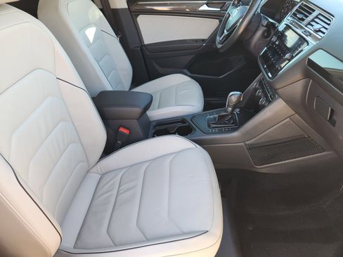Used 2018 Volkswagen Tiguan SEL Premium image 14