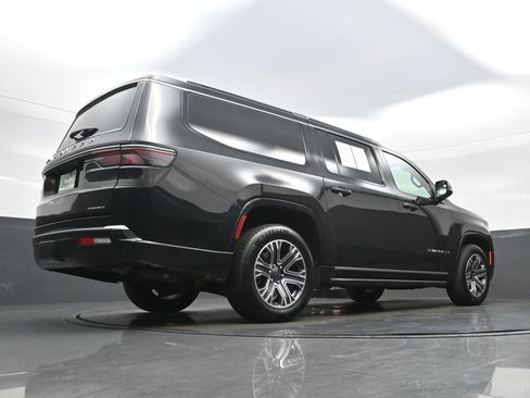 Used 2024 Jeep Wagoneer L Series II w/ Flexible Seating Group AWD/4WD image 29