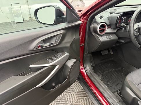 Used 2024 Chevrolet Trax RS FWD image 16