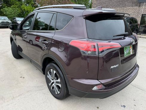Used 2018 Toyota RAV4 LE FWD image 7