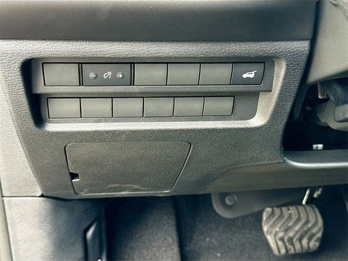 New 2025 Mitsubishi Outlander SE image 13