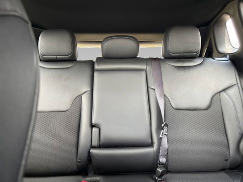 Used 2026 Jeep Compass Latitude image 2