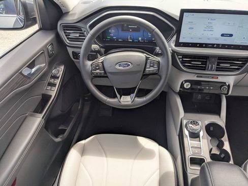 Certified 2026 Ford Escape SE w/ PHEV Premium Package FWD image 17