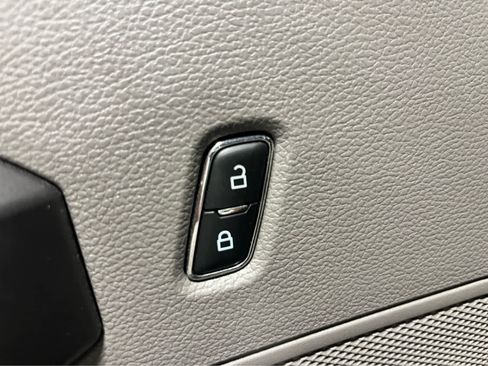 Certified 2019 Ford F250 XLT w/ XLT Value Package AWD/4WD image 24