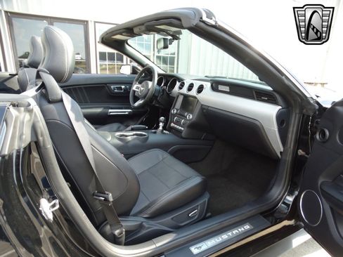 Used 2015 Ford Mustang GT Premium image 26