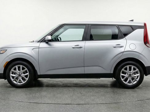 Used 2025 Kia Soul LX w/ LX Technology Package image 5