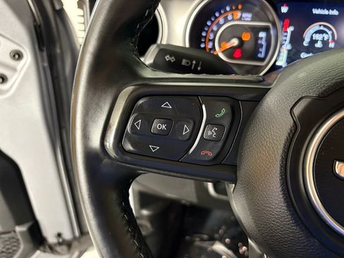 Used 2021 Jeep Gladiator Sport AWD/4WD image 19