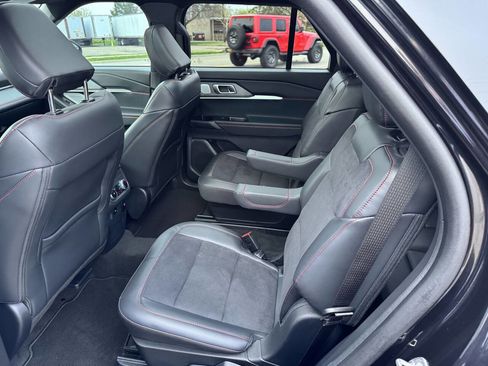 Used 2025 Ford Explorer ST image 9