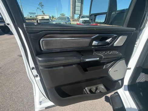 Used 2025 RAM 1500 Laramie AWD/4WD image 8