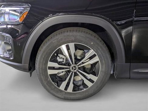 New 2026 Mercedes-Benz GLB 250 image 9