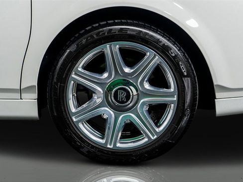 Used 2016 Rolls-Royce Phantom Sedan image 16