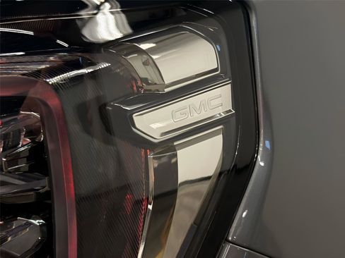 Used 2024 GMC Yukon Denali Ultimate w/ LPO, Floor Liner Package image 8