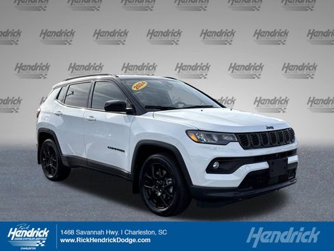 Used 2024 Jeep Compass Latitude w/ Altitude Special Edition image 1