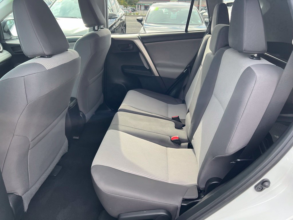 Used 2015 Toyota RAV4 LE AWD/4WD image 16