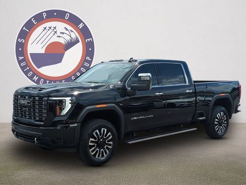 Used 2025 GMC Sierra 3500 Denali Ultimate AWD/4WD image 2