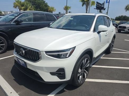 Used 2023 Volvo XC40 B5 Plus w/ Protection Package Premier AWD/4WD image 3