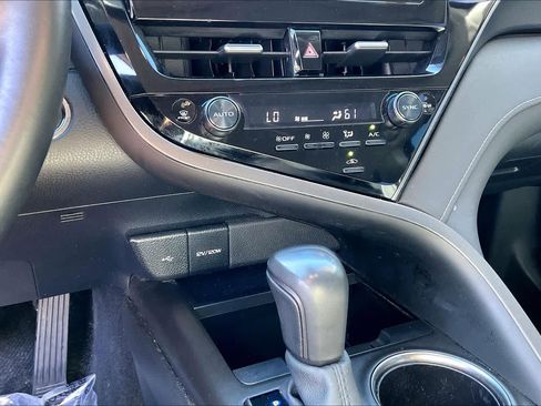 Used 2024 Toyota Camry SE image 30