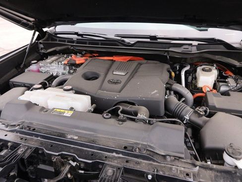 Used 2025 Toyota Tundra Limited AWD/4WD image 27
