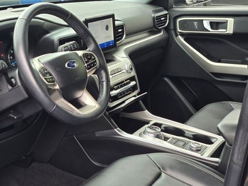 Used 2022 Ford Explorer XLT w/ Equipment Group 202A image 24