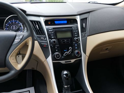 Used 2012 Hyundai Sonata GLS image 40