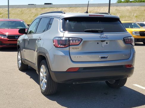 Used 2023 Jeep Compass Latitude AWD/4WD image 2