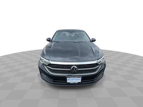 Used 2024 Volkswagen Jetta SE FWD image 3
