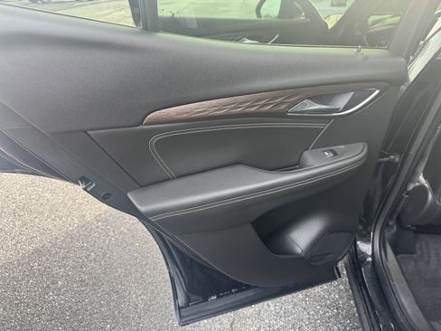 Used 2022 Buick Envision Avenir w/ Technology Package II image 8