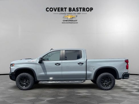 Used 2024 Chevrolet Silverado 1500 ZR2 w/ Technology Package AWD/4WD image 3