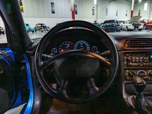 Used 1999 Chevrolet Corvette Coupe RWD image 10