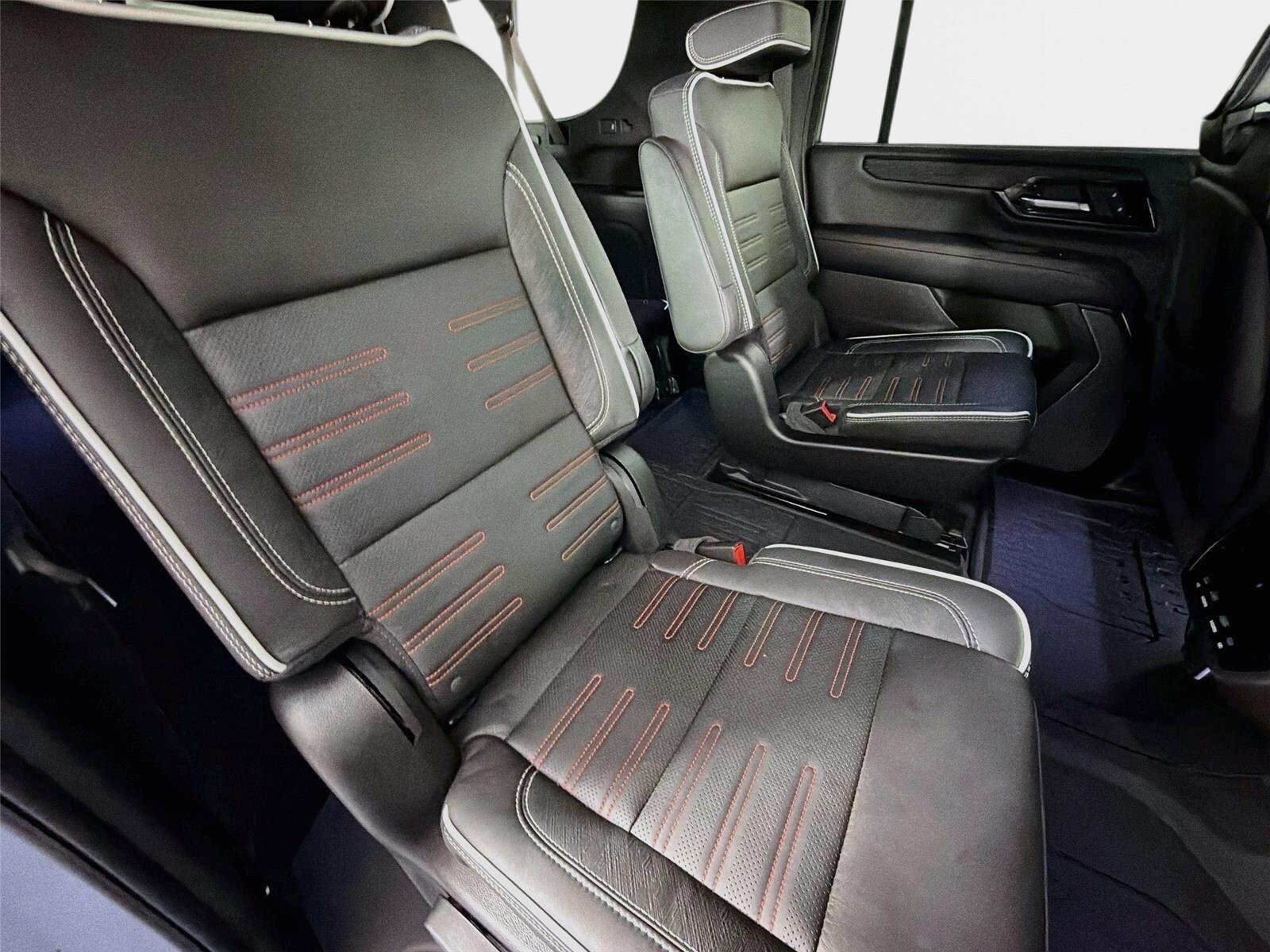 Used 2026 GMC Yukon XL AT4 Ultimate w/ LPO, Floor Liner Package AWD/4WD image 30