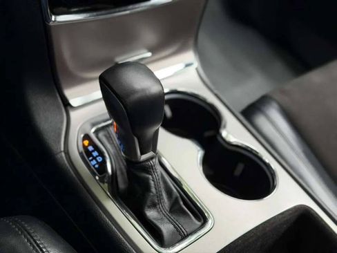 Used 2019 Jeep Grand Cherokee Altitude AWD/4WD image 17
