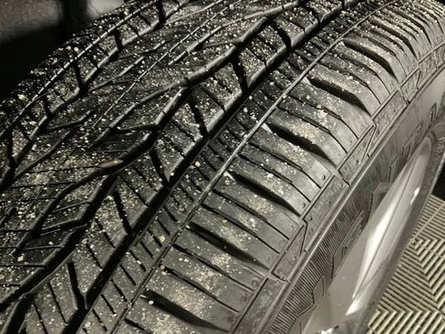 Used 2025 Buick Enclave Preferred image 39