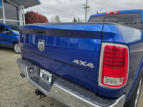Used 2018 RAM 1500 Laramie w/ Convenience Group AWD/4WD image 18
