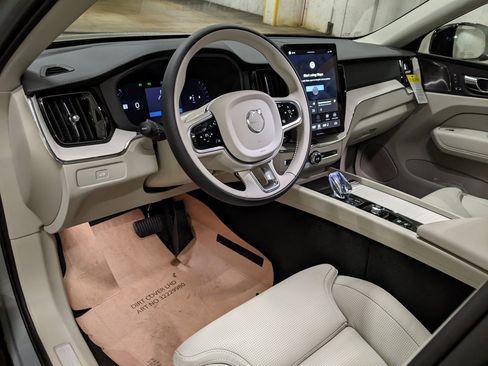 New 2026 Volvo XC60 B5 Ultra w/ Protection Package Premier image 8