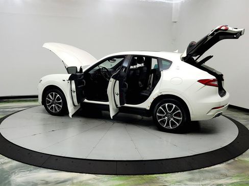 Used 2020 Maserati Levante AWD/4WD image 12
