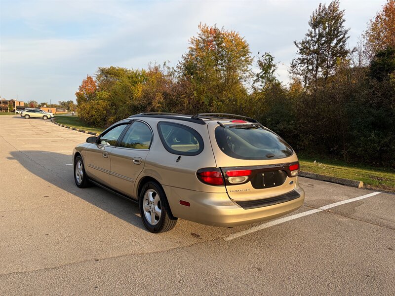Used 2001 Ford Taurus SE FWD image 3