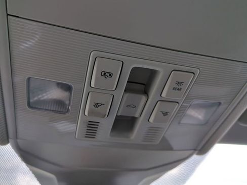 Used 2025 Volkswagen Jetta SE FWD image 22