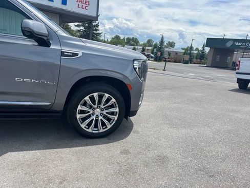 Used 2022 GMC Yukon XL Denali w/ Denali Premium Package AWD/4WD image 13