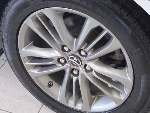 Used 2016 Toyota Camry SE image 6
